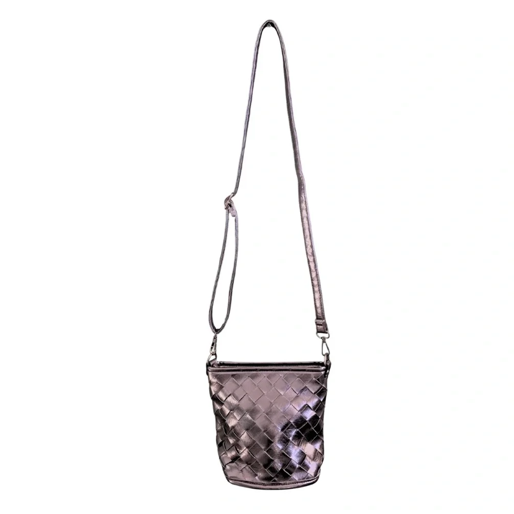 2/$30 Beya Silver Woven Bucket Crossbody Handbag Metallic Gray Quilted
